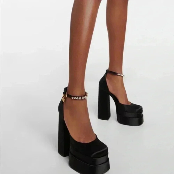 Brand New with Box and Dustbags, Medusa Aevitas Satin Pump - Picture 4 of 14